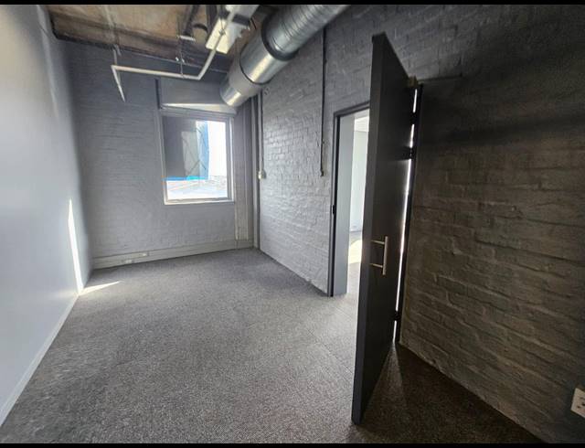 688M² OFFICE TO LET IN PAARDEN EILAND